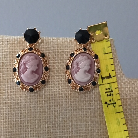 New Pink Cameo Earrings - Picture 3 of 3